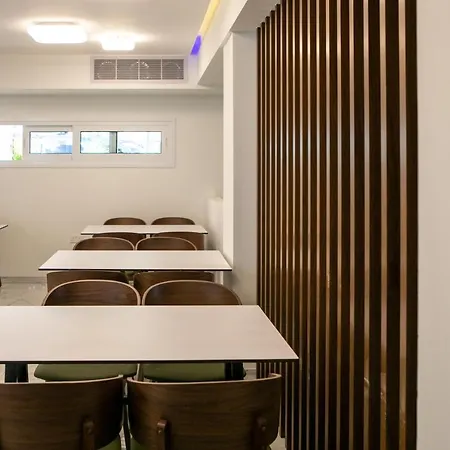 Western Larco 4* Lárnaka