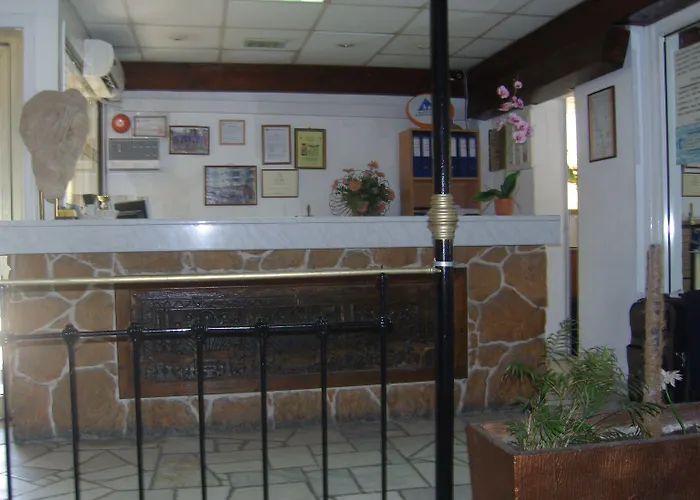 Western Larco Hotell 4*