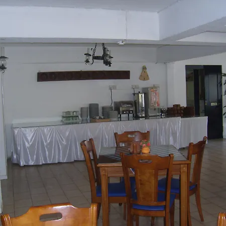 拉尔科酒店 酒店 拉纳卡