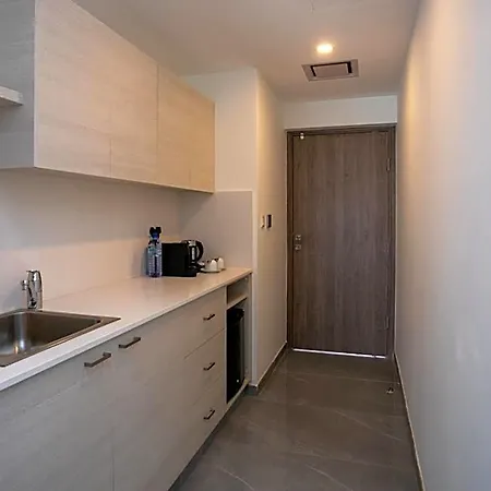 Ξενοδοχείο Western Larco 4*